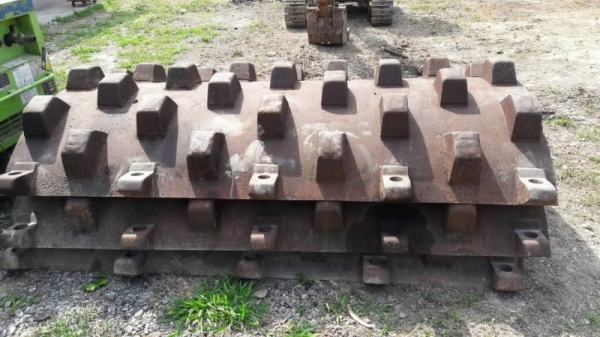 ขาย 145,000 เปลือกหนามพร้อมกาศหน้ารถบด STA สภาพเก่านอกสวยพร้อมใช้งาน เปลือกหนามอยู่ กทม. 090-772-3710 090-772-3708