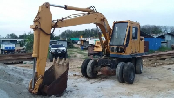 ขาย 195,000 KOMATSU pw 120-2 เครื่องดี เกียร์แรง ปั้มแรง 2 เพลา แต่ถอดเพลาหน้าออก ยางพอใช้ รถอยู่ ปทุมธานี สามโคก 090-772-3710 090-772-3708