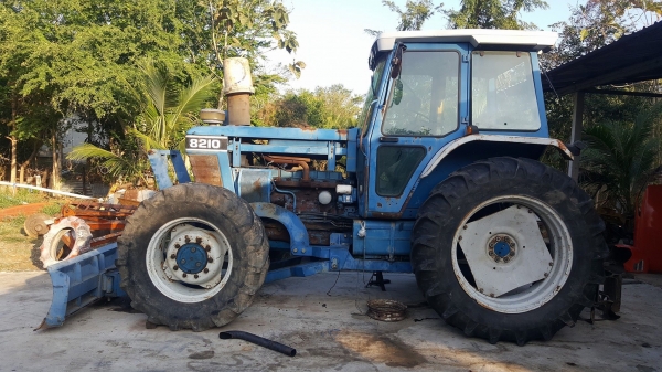 ขายด่วนครับ ford 8210 คานหน้าคาราโล่ เก่านอกครับ