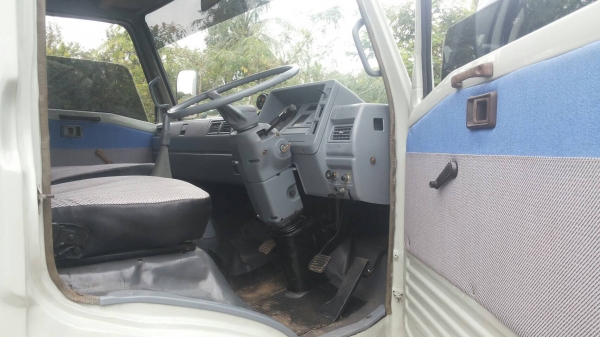 HINO6ล้อ FC 2W120แรง ตู้แห้ง ยาว 5.5 เมตร เครื่องดี ครัทซีสวย ตู้ตามสภาพขาย 310,000 บาท ศุภากร 081-1