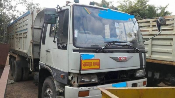 ขาย 790,000 สิบล้อดั้ม HINO FM 3 MNLD  เครื่องดีคัชซีสวย มี 2 คัน มีระบบลากลูกทั้ง 2 คัน เอกสารพร้อมโอน รถอยู่ อุบล 090-772-3710 090-772-3708