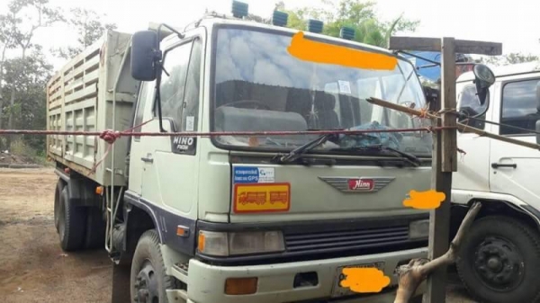 ขาย 790,000 สิบล้อดั้ม HINO FM 3 MNLD  เครื่องดีคัชซีสวย มี 2 คัน มีระบบลากลูกทั้ง 2 คัน เอกสารพร้อมโอน รถอยู่ อุบล 090-772-3710 090-772-3708