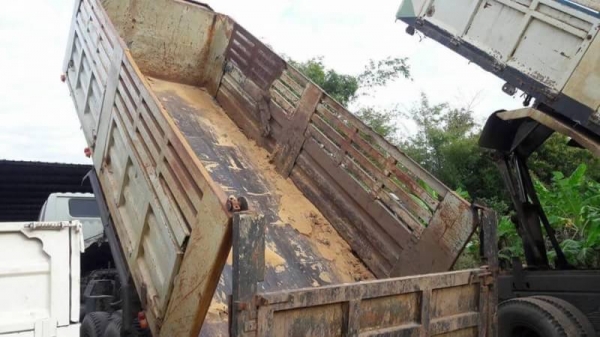 ขาย 790,000 สิบล้อดั้ม HINO FM 3 MNLD  เครื่องดีคัชซีสวย มี 2 คัน มีระบบลากลูกทั้ง 2 คัน เอกสารพร้อมโอน รถอยู่ อุบล 090-772-3710 090-772-3708