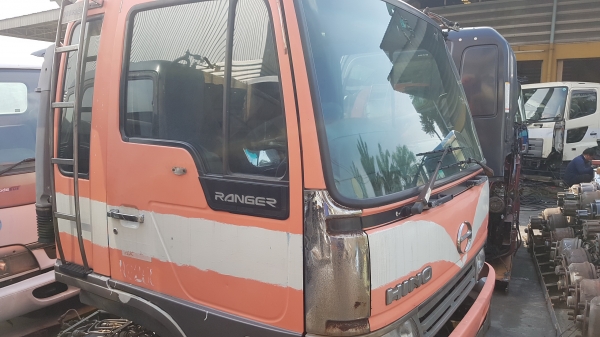 ขายหัวเก๋งรถบรรทุก 6 ล้อ ฮีโน่ ไฮเทค หัวแคบ รุ่นตราสมอ หัวเก่าญี่ปุ่น