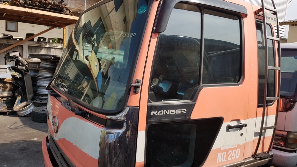 ขายหัวเก๋งรถบรรทุก 6 ล้อ ฮีโน่ ไฮเทค หัวแคบ รุ่นตราสมอ หัวเก่าญี่ปุ่น