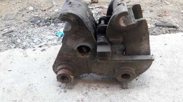 ขายค๊อปเปอร์ ตัวต่อ บุ้งกี๋ สลัก 40 มิล สำหรับรถขุดเล็ก เก่านอก ขาย8,500 บาท ขายค๊อปเปอร์ ตัวต่อ บุ้งกี๋ สลัก 40 มิล สำหรับรถขุดเล็ก เก่านอก ขาย8,500 บาท