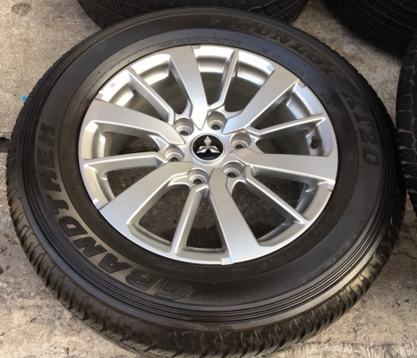ล้อแม็ก Mitsu Pajero ขอบ 18 พร้อมยาง Dunlop 265-60-18 ปลายปี 15 แม็กสวย ดอกเต็มๆ