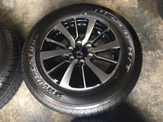 แม็กป้ายแดง Mitsu All New Pajero Sport ตัวท๊อป ขอบ 18 พร้อมยางป้ายแดง 265-60-18 ปี17 แม็กสวย เนียน ตุ่มอลัง