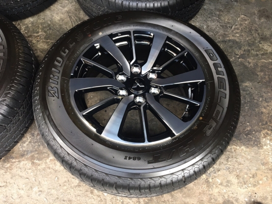 แม็กป้ายแดง Mitsu All New Pajero Sport ตัวท๊อป ขอบ 18 พร้อมยางป้ายแดง 265-60-18 ปี17 แม็กสวย เนียน ตุ่มอลัง