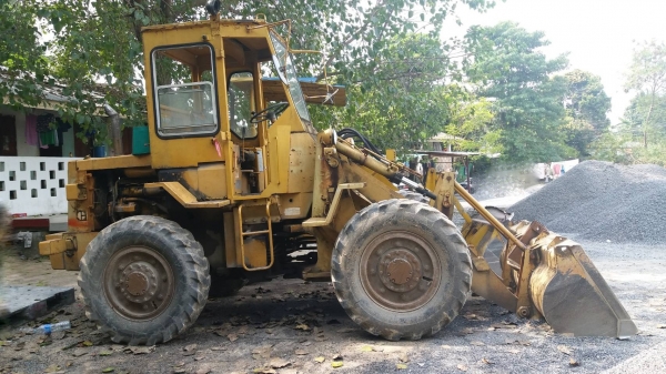 รถตัก CAT 910. สนใจติดต่อ 081 - 6079515
