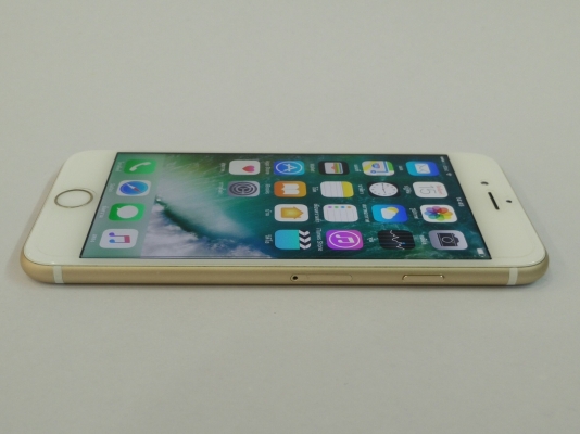 iphone 6S 16 GB ติดฟีล์มหน้าหลัง มีที่ชาร์ท หูฟัง กล่อง สภาพดี ใช้ได้ปกติ มีประกันศูนย์ ส่งฟรี