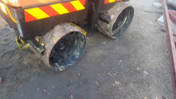 ขายรถบดล้อเหล็กสั่นสะทือน