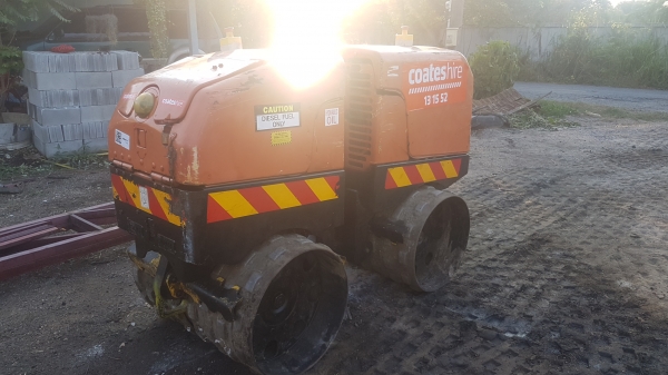 ขายรถบดล้อเหล็กสั่นสะทือน