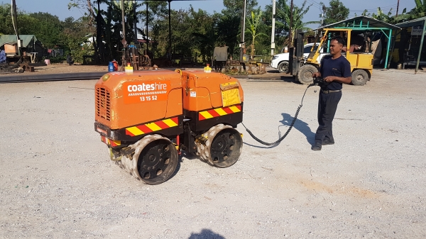 ขายรถบดล้อเหล็กสั่นสะทือน