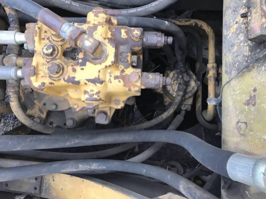 Komatsu 200 รุ่น 5 LC มีเล่มทะเบียน ช่วงล่างเต็ม เอวแน่น ไฟฟ้าครบ มีแอร์  ไม่โหลด สวยพร้อมใช้ค่ะ