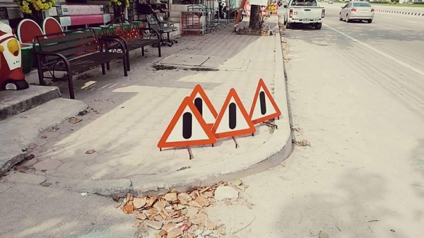 ป้ายสามเหลื่อมสะท้อนแสง
