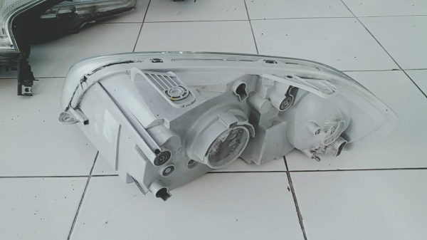 ไฟหน้า Chevrolet Aveo แท้ศูนย์ มีคู่เดียว ไฟหน้า Chevrolet Aveo แท้ศูนย์ มีคู่เดียว