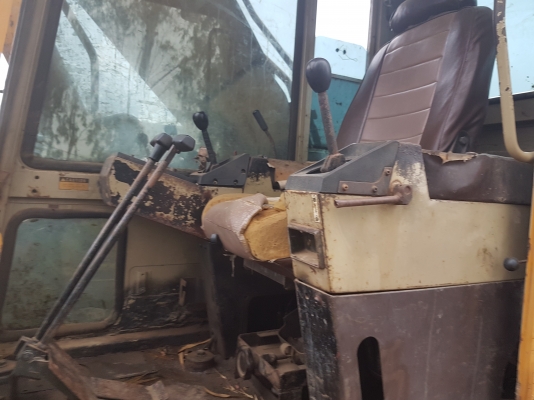 ขายKomatsu Pc200-3คอนโทรนสั้น สภาพสวยพร้อมใช้ ติดต่อคุณอ๊อฟ พิจิตร 086-737-9991