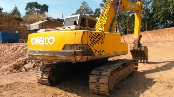ขายรถแบคโฮ KOBELCO SK 200-3