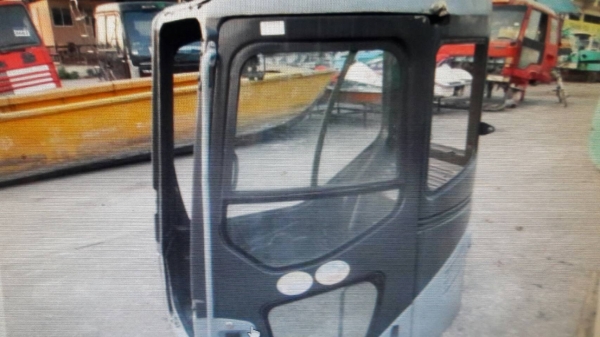 ขายหัวเก๋ง  รถขุด PC128/138/228  ขายตามสภาพ  ขาดแค่กระจกขาย15,000บาท