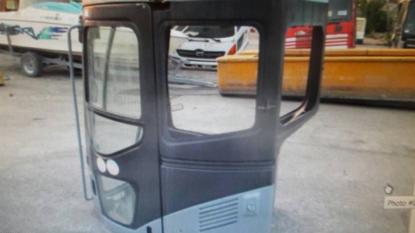 ขายหัวเก๋ง  รถขุด PC128/138/228  ขายตามสภาพ  ขาดแค่กระจกขาย15,000บาท