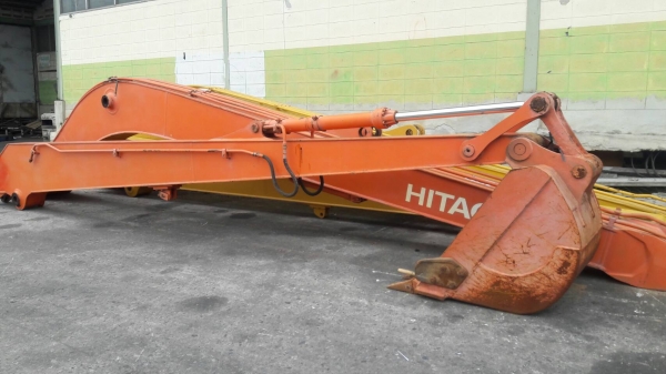 ขายด่วน*****บูมยาว 15 เมตร  สำหรับรถขุด HITACHI  EX200พร้อมบุ้งกี๋ และกระบอก  ขายราคา200,000บาท