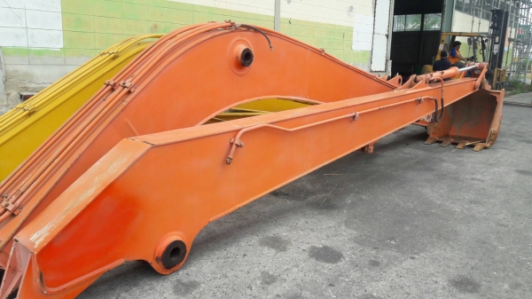 ขายด่วน*****บูมยาว 15 เมตร  สำหรับรถขุด HITACHI  EX200พร้อมบุ้งกี๋ และกระบอก  ขายราคา200,000บาท