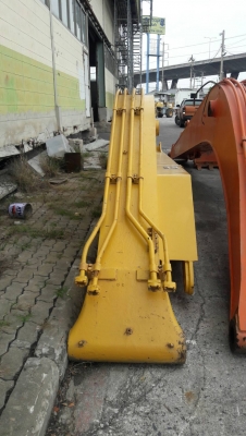 ขายบูมรถขุดตีนตะขาบขนาดใหญ่  ยี่ห้อKOMATSU  PC200-5 ขาย165,000บาท