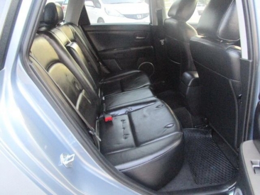 2007 MAZDA 3 2.0 พวงมาลัยมัลติฯ เบาะหนังสีดำ ไฟตัดหมอกหน้า เซ็นเซอร์หลัง รถสวยสภาพดี ไม่เคยชนหนักไม่เคยจมน้ำ สนใจดูรถ ทดลองขับหรือสอบถามรายละเอียดเพิ่มเติม และ รับปรึกษาออกรถ มือหนึ่ง มือสอง ทุกยี่ห้อ ติดต่อ 092-656-6570 อาท Line ID art_pai