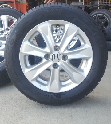 ขายล้อHONDA Jazz Hybrid ขอบ15 ยางปี 15  4 ล้อ