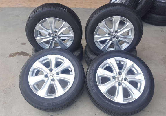 ขายล้อHONDA Jazz Hybrid ขอบ15 ยางปี 15  4 ล้อ