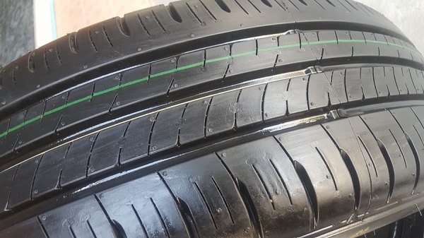 ขายยางป้ายแดง 185/65/15 ปี 4517 DUNLOP EC300 4 เส้น