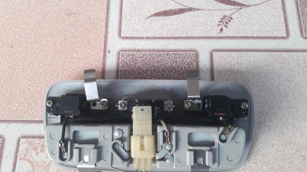 ไฟส่องแผนที่ TOYOTA มีสวิตช์ เปิด-ปิด ไฟส่องแผนที่ TOYOTA มีสวิตช์ เปิด-ปิด