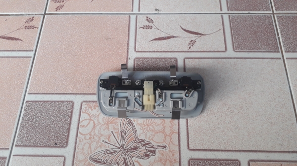 ไฟส่องแผนที่ TOYOTA มีสวิตช์ เปิด-ปิด ไฟส่องแผนที่ TOYOTA มีสวิตช์ เปิด-ปิด