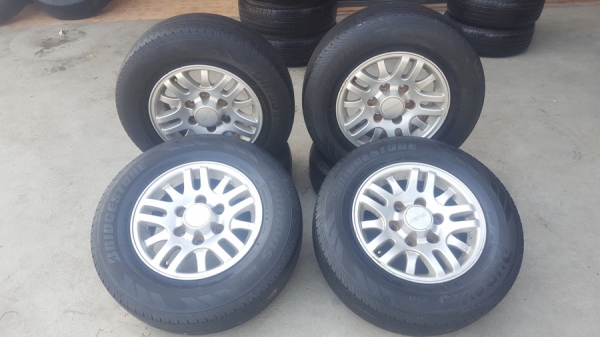 ขายล้อISUZU ขอบ15 ยาง205/70/15  4 ล้อ