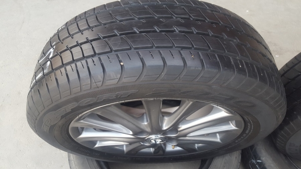 ขายล้อTOYOTA VIOS12ก้านสีกัล ยางปี15  4 ล้อ