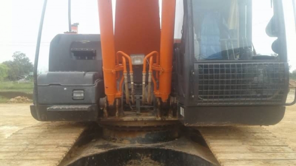 ขาย 1,650,000 HITACHI ZX 200-5 G 10,000 ชม. เครื่องดี ปั้มแรง เอวแน่น ไฟฟ้าครบ ช่วงล่างเต็ม  แอร์เย็น เอกสารแจ้งจำหน่าย รถอยู่ ชัยภูมิ 090-772-3710 090-772-3708