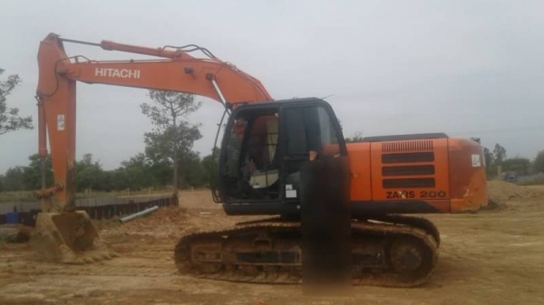 ขาย 1,650,000 HITACHI ZX 200-5 G 10,000 ชม. เครื่องดี ปั้มแรง เอวแน่น ไฟฟ้าครบ ช่วงล่างเต็ม  แอร์เย็น เอกสารแจ้งจำหน่าย รถอยู่ ชัยภูมิ 090-772-3710 090-772-3708