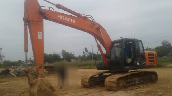 ขาย 1,650,000 HITACHI ZX 200-5 G 10,000 ชม. เครื่องดี ปั้มแรง เอวแน่น ไฟฟ้าครบ ช่วงล่างเต็ม  แอร์เย็น เอกสารแจ้งจำหน่าย รถอยู่ ชัยภูมิ 090-772-3710 090-772-3708