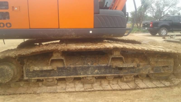 ขาย 1,650,000 HITACHI ZX 200-5 G 10,000 ชม. เครื่องดี ปั้มแรง เอวแน่น ไฟฟ้าครบ ช่วงล่างเต็ม  แอร์เย็น เอกสารแจ้งจำหน่าย รถอยู่ ชัยภูมิ 090-772-3710 090-772-3708