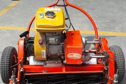 เครื่องตัดหญ้า (ตัดกรีน ) แบบเดินตาม เครื่อง ROBIN EY15 หน้ากว้าง 70 cm เก่าญี่ปุ่น  (ขาดฝากรองอากาศนะคะ) สนใจติดต่อ 081-3477584  089-2066245 ตา  081-7332571  ติ