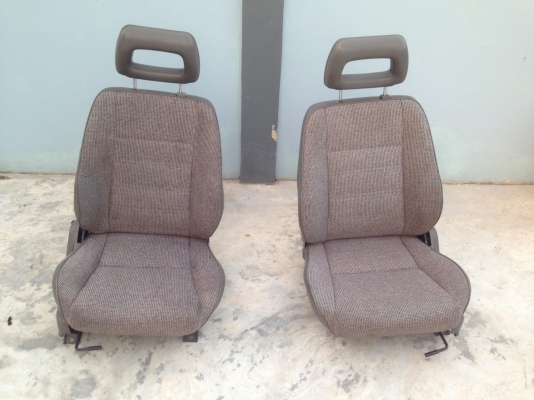 เบาะแยก  isuzu tfr ตอนเดียว เก่าญี่ปุ่น  คู่ละ 2300 บาท