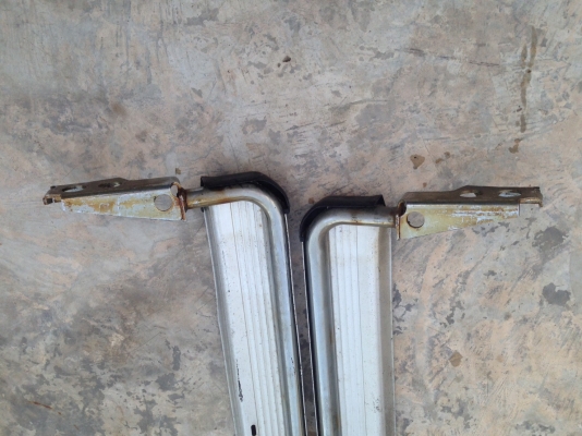 บรรไดข้าง isuzu mu wizard คู่ละ 2000 บาท