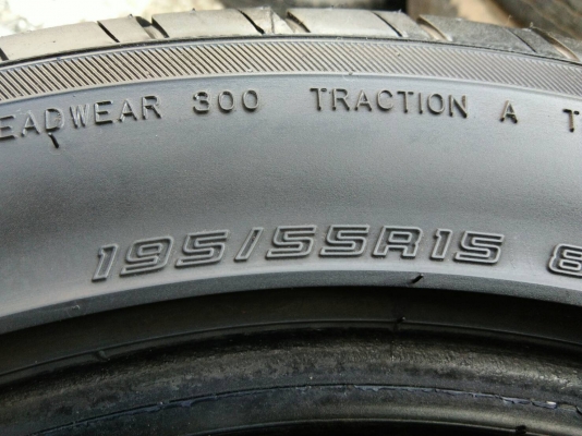 ขายยางฟอลเคน 195/55R15 ปลายปี12 ดอกยางเต็มสวยไม่มีปะ จำนวน 1 ชุด ขายยางฟอลเคน 195/55R15 ปลายปี12 ดอกยางเต็มสวยไม่มีปะ จำนวน 1 ชุด