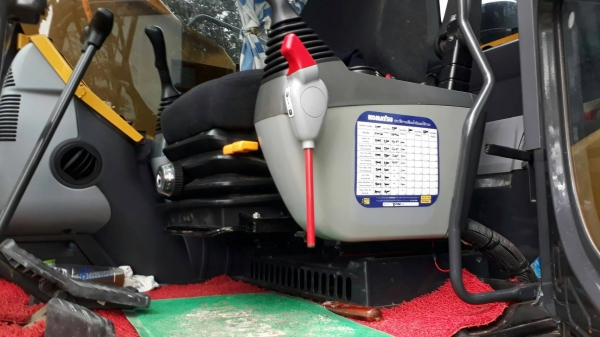 ขายดาวน์รถแบคโฮ KOMATSU PC200-8MO ขายดาวน์ 600000