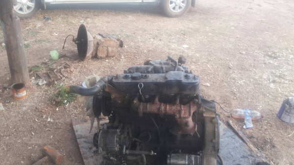 ขายครับเครื่องพร้อมเกียร์4BE1 เครื่องพร้อมใช้งานครับ