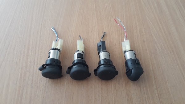 ช่องต่อไฟรถยนต์ 12V แบบมีฝาปิด ช่องต่อไฟรถยนต์ 12V แบบมีฝาปิด