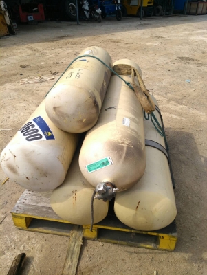 ถังก๊าซ NGV ชุดนึงมี 3 ใบ ของนอกนำเข้า ถังหนา มีวาวล์พร้อม ขายชุดละ 3,000 บาท