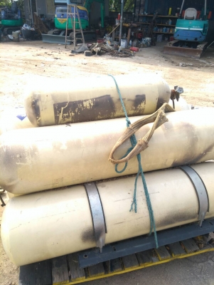 ถังก๊าซ NGV ชุดนึงมี 3 ใบ ของนอกนำเข้า ถังหนา มีวาวล์พร้อม ขายชุดละ 3,000 บาท