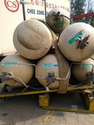 ถังก๊าซ NGV ชุดนึงมี 3 ใบ ของนอกนำเข้า ถังหนา มีวาวล์พร้อม ขายชุดละ 3,000 บาท